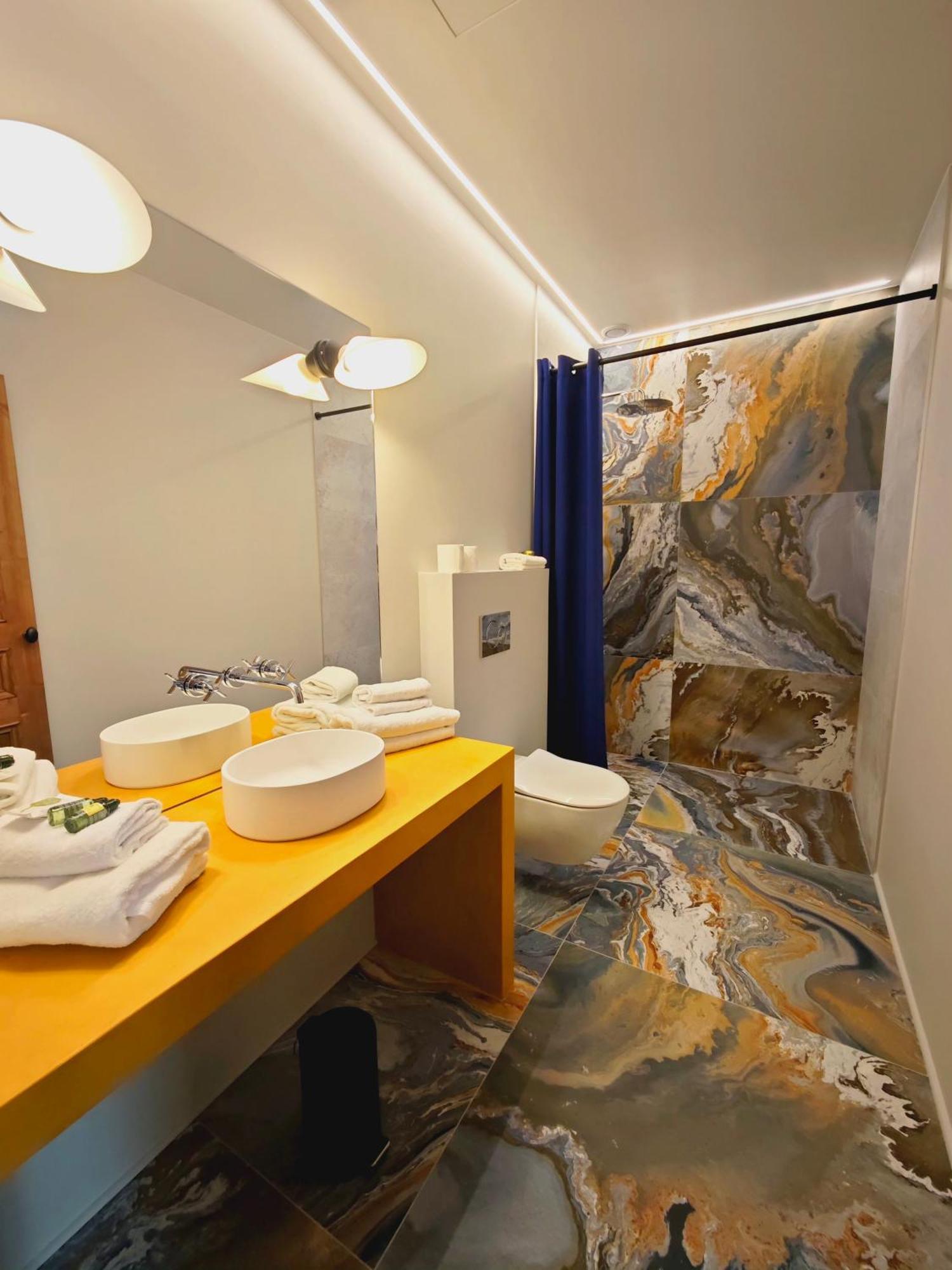 Deluxe Double Room City Side