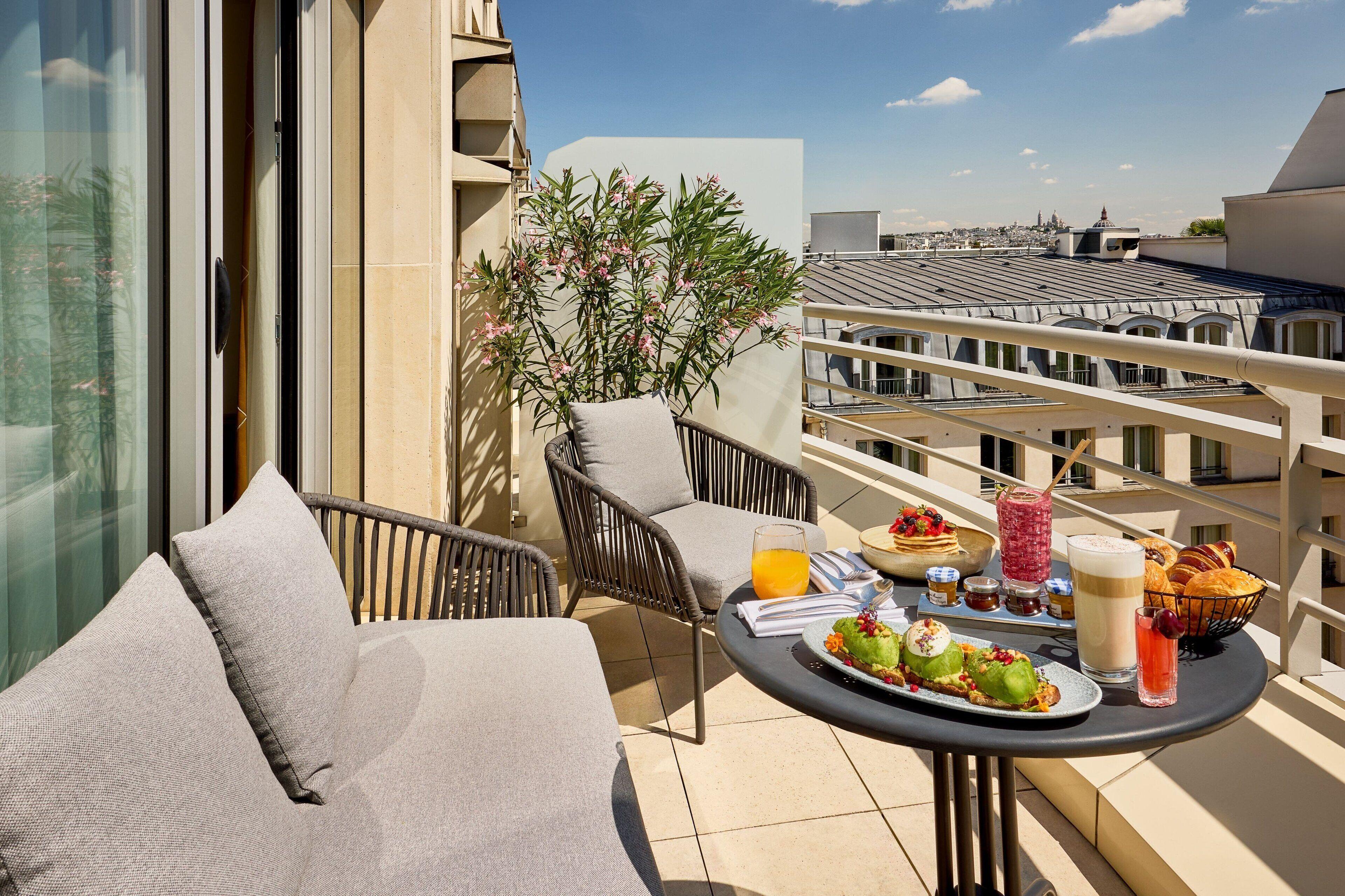 Queen Room with Terrace City View