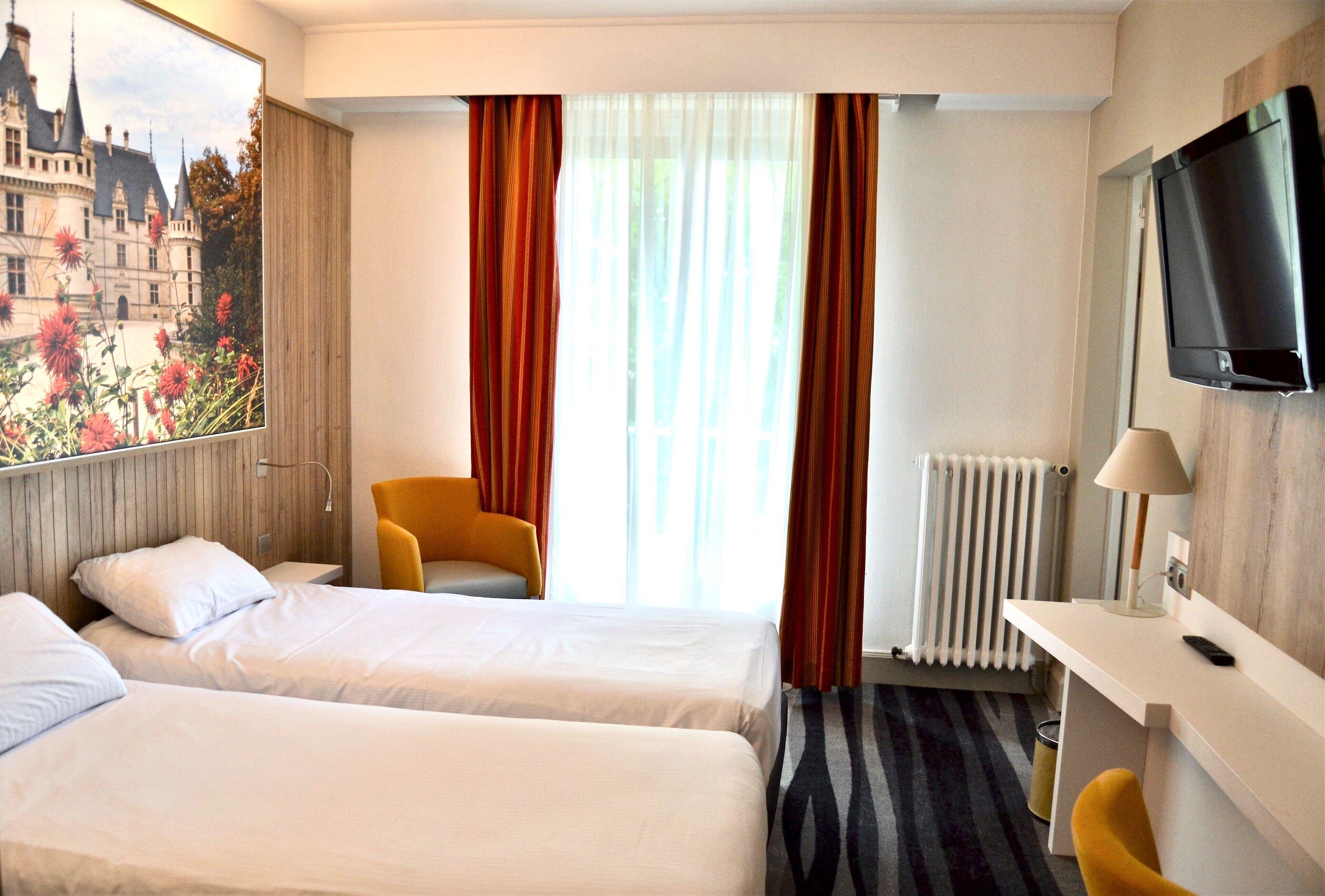 2 Single Beds