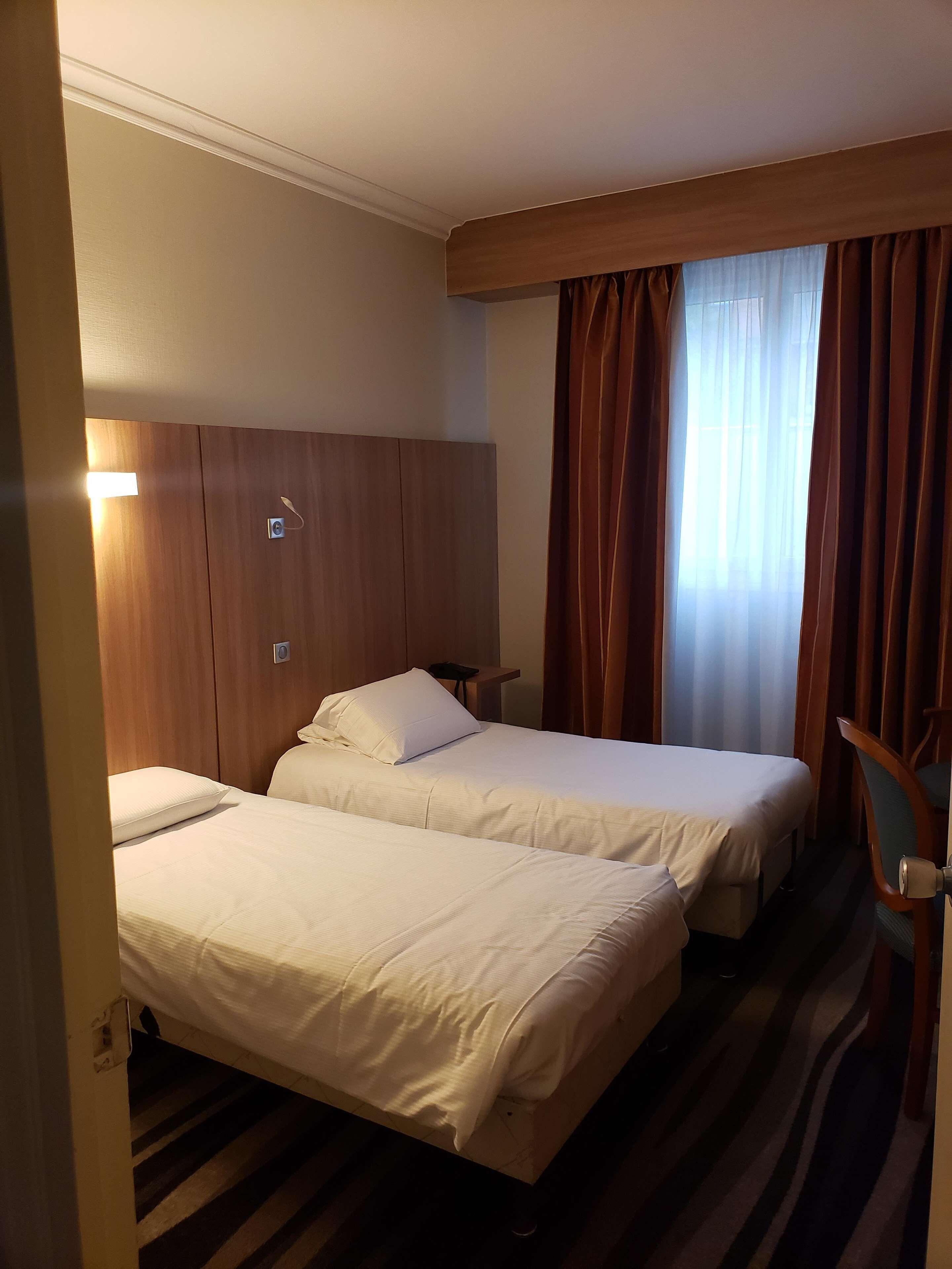 1 Double Bed 2 Single Beds