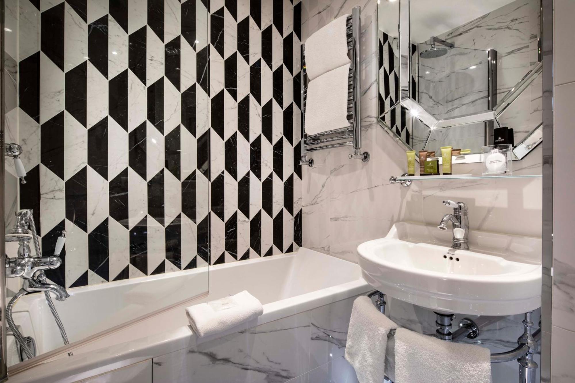 Room Elegance Double or Twin