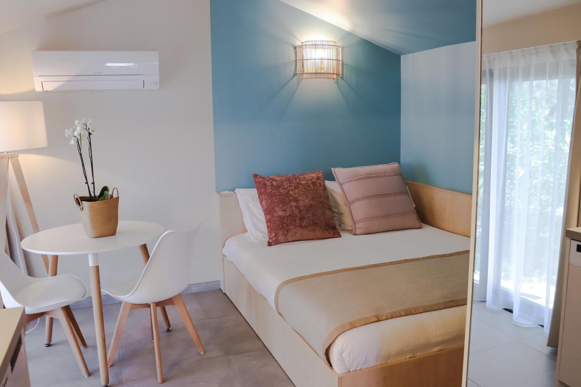 Superior Bungalow Renovated Sea Side