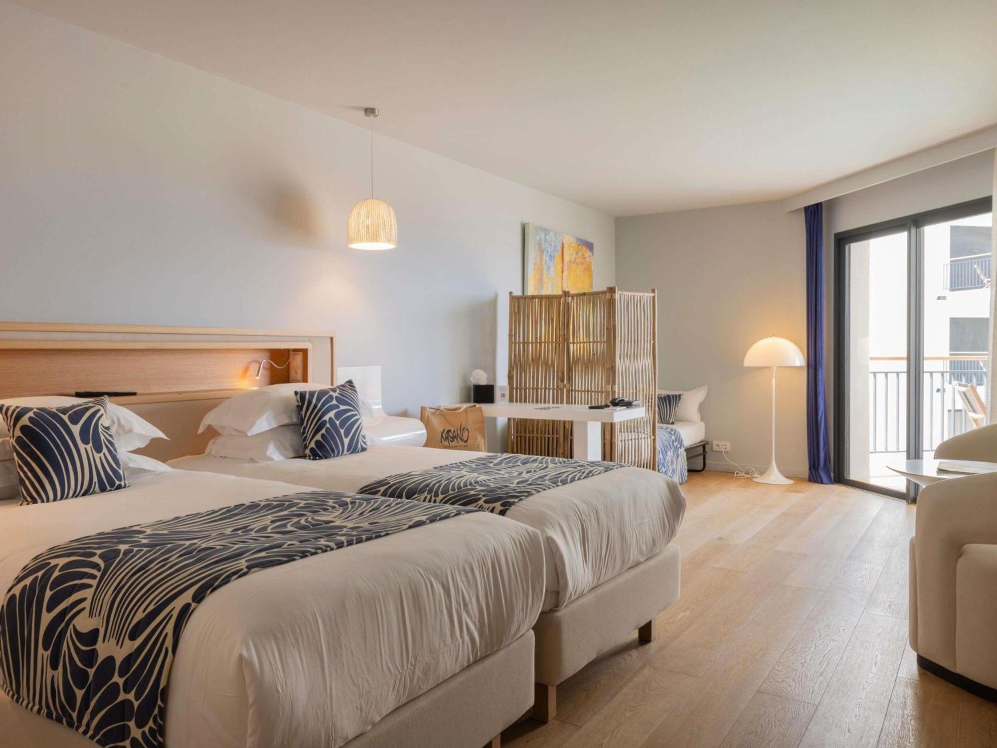 Superior Double or Twin Suite Sea Pool View