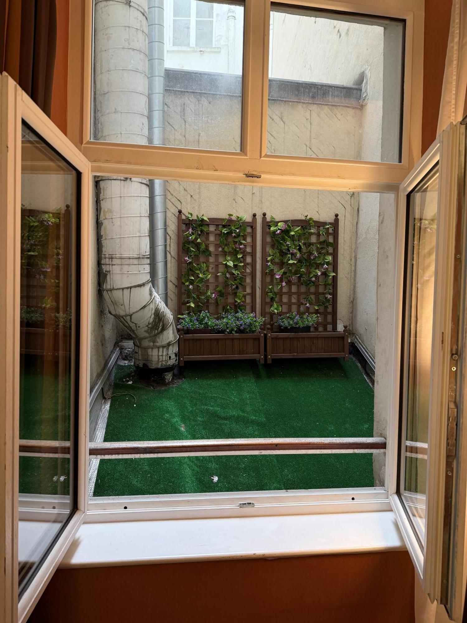 SUPERIOR Double Room – Courtyard View