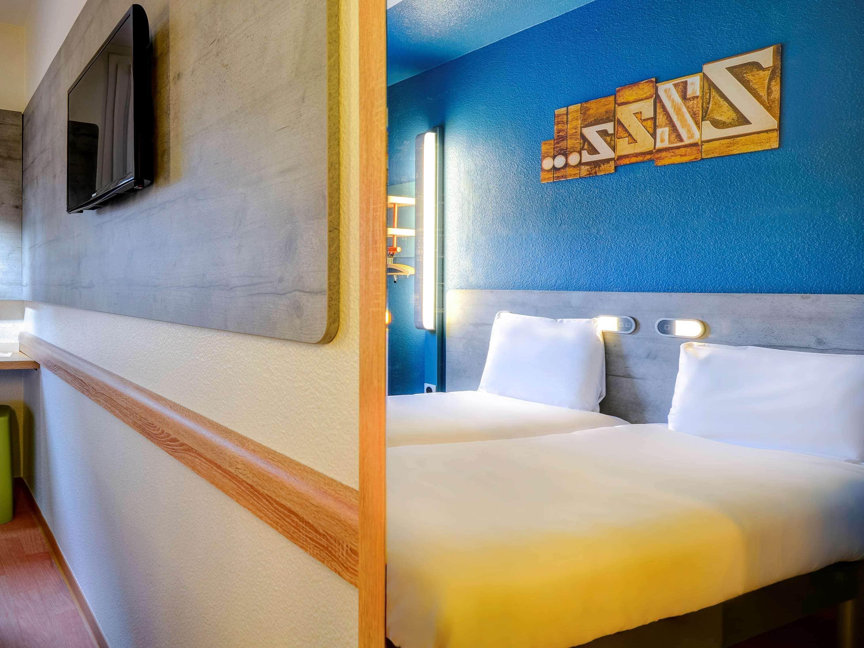 Room One Queen Bed One Bunk Bed