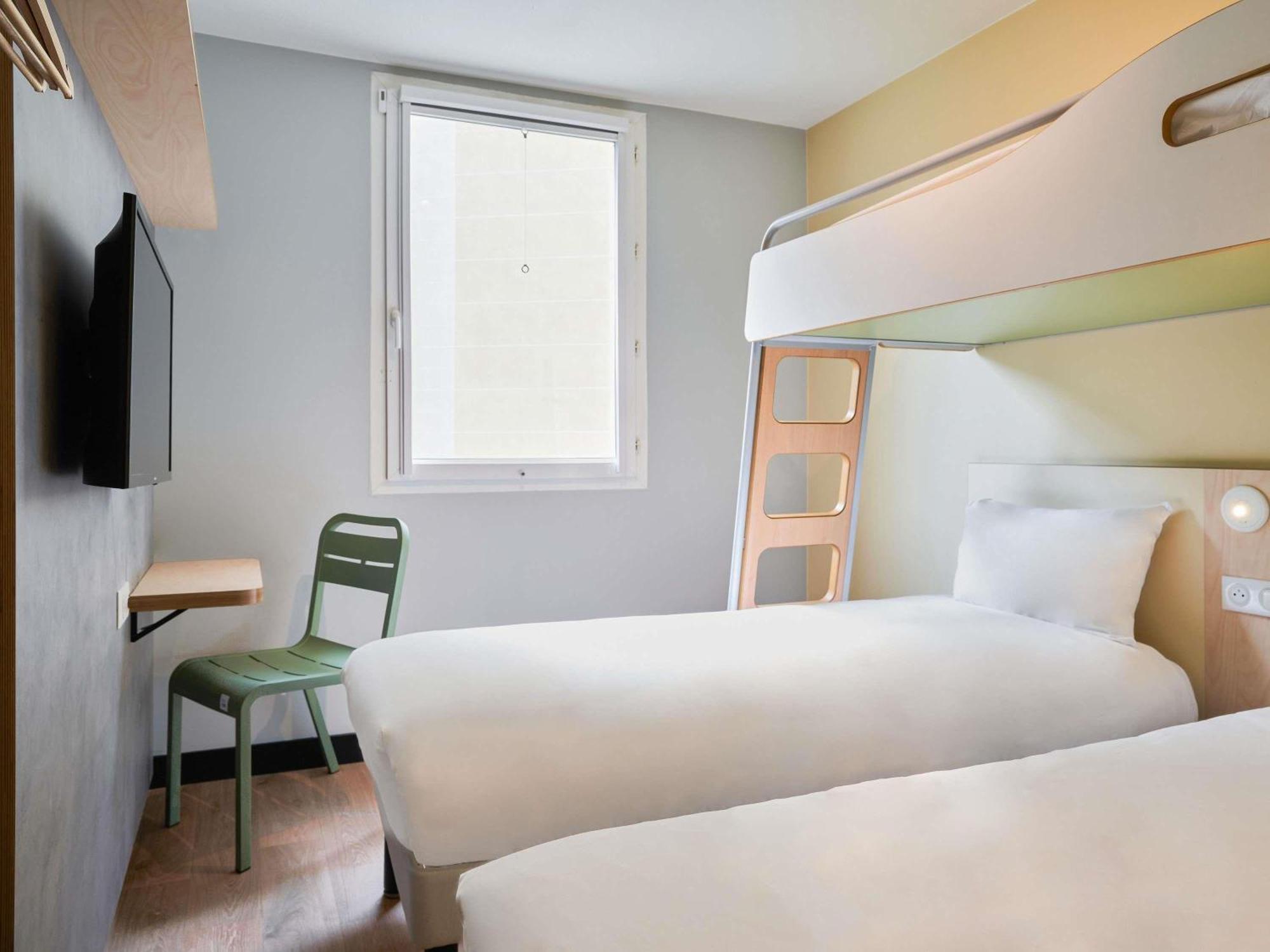 Triple Room Three Single Beds