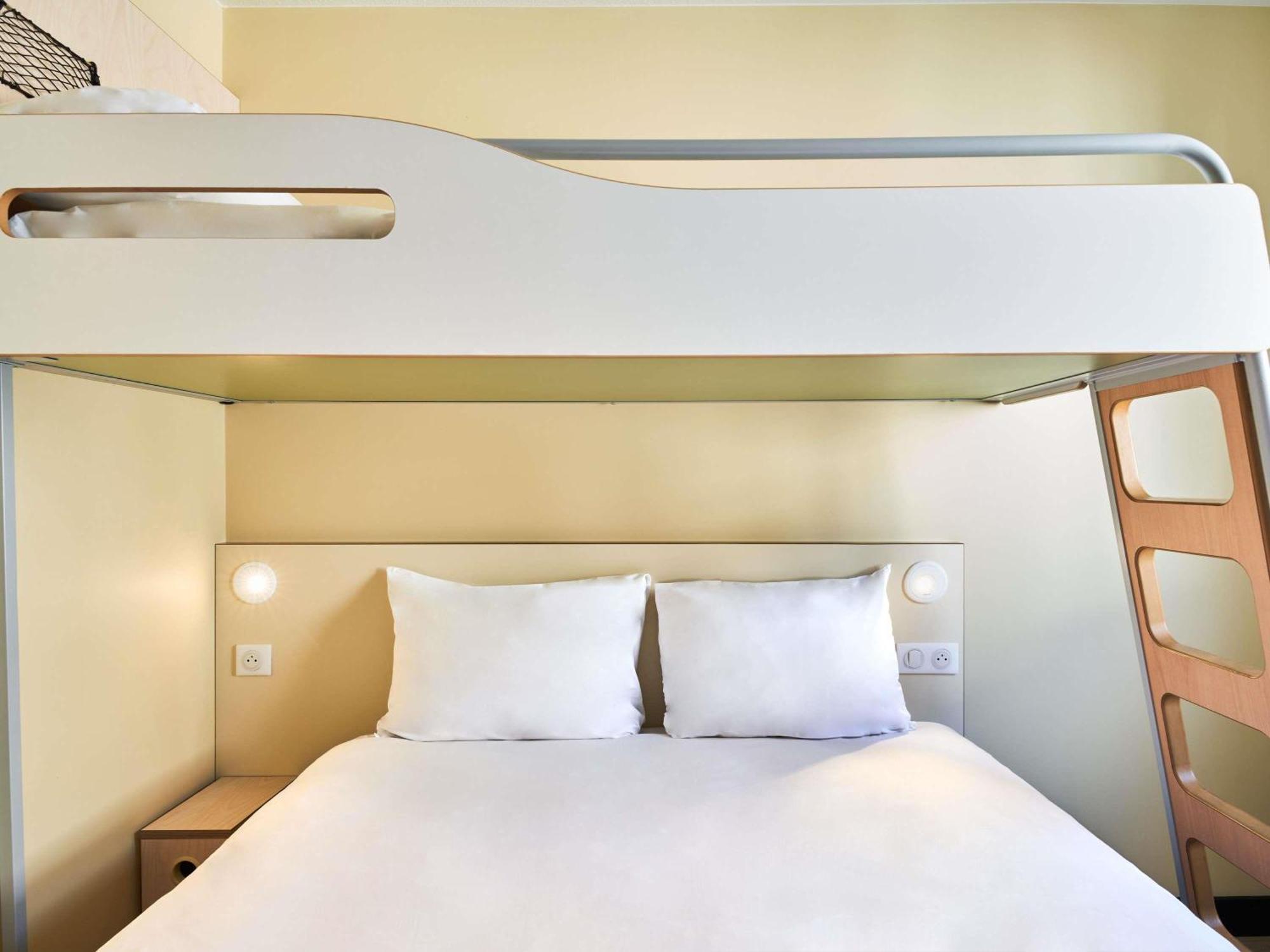 Room One Queen Bed One Bunk Bed