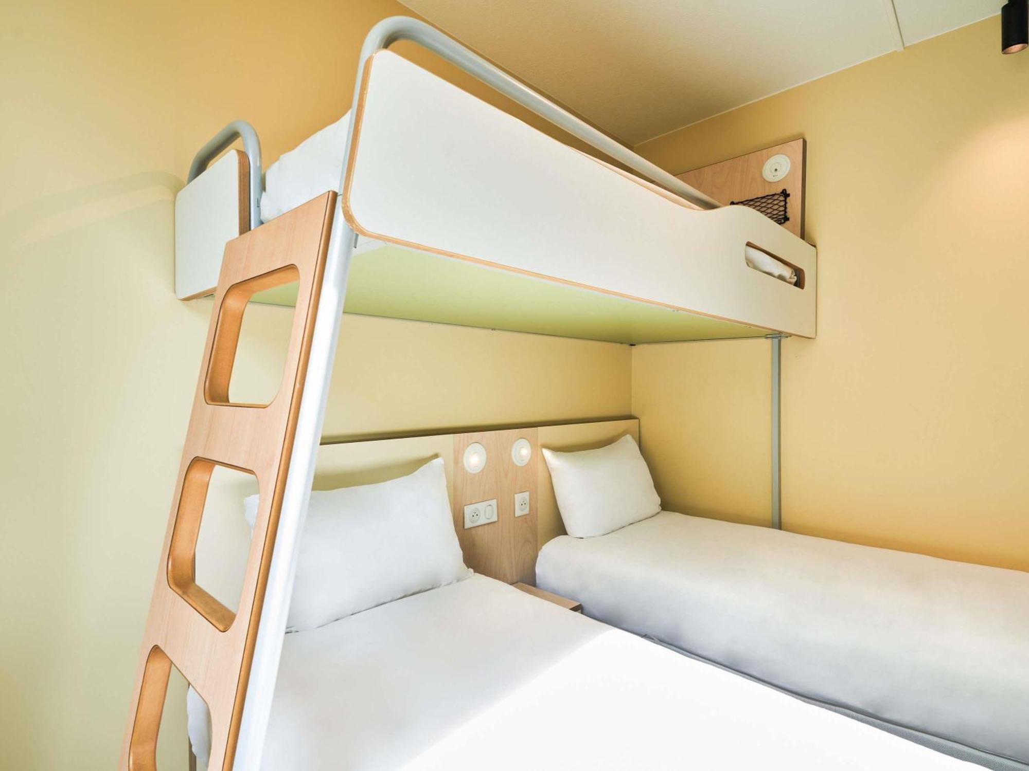 Triple Room Three Single Beds