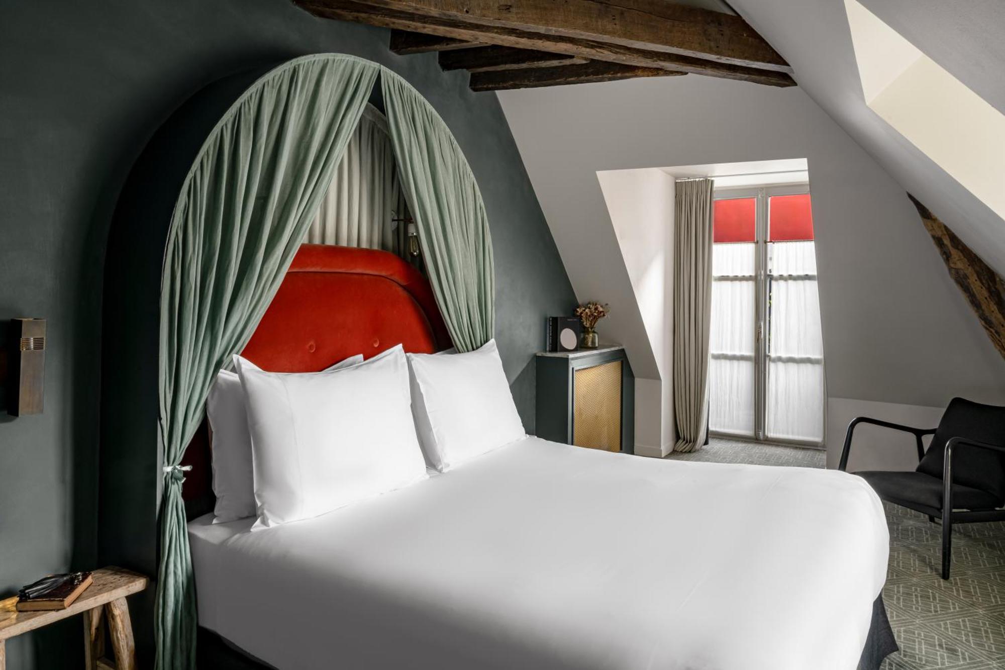 Junior Suite Parisian Eaves