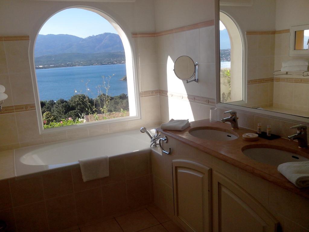 Double or twin deluxe Room sea view