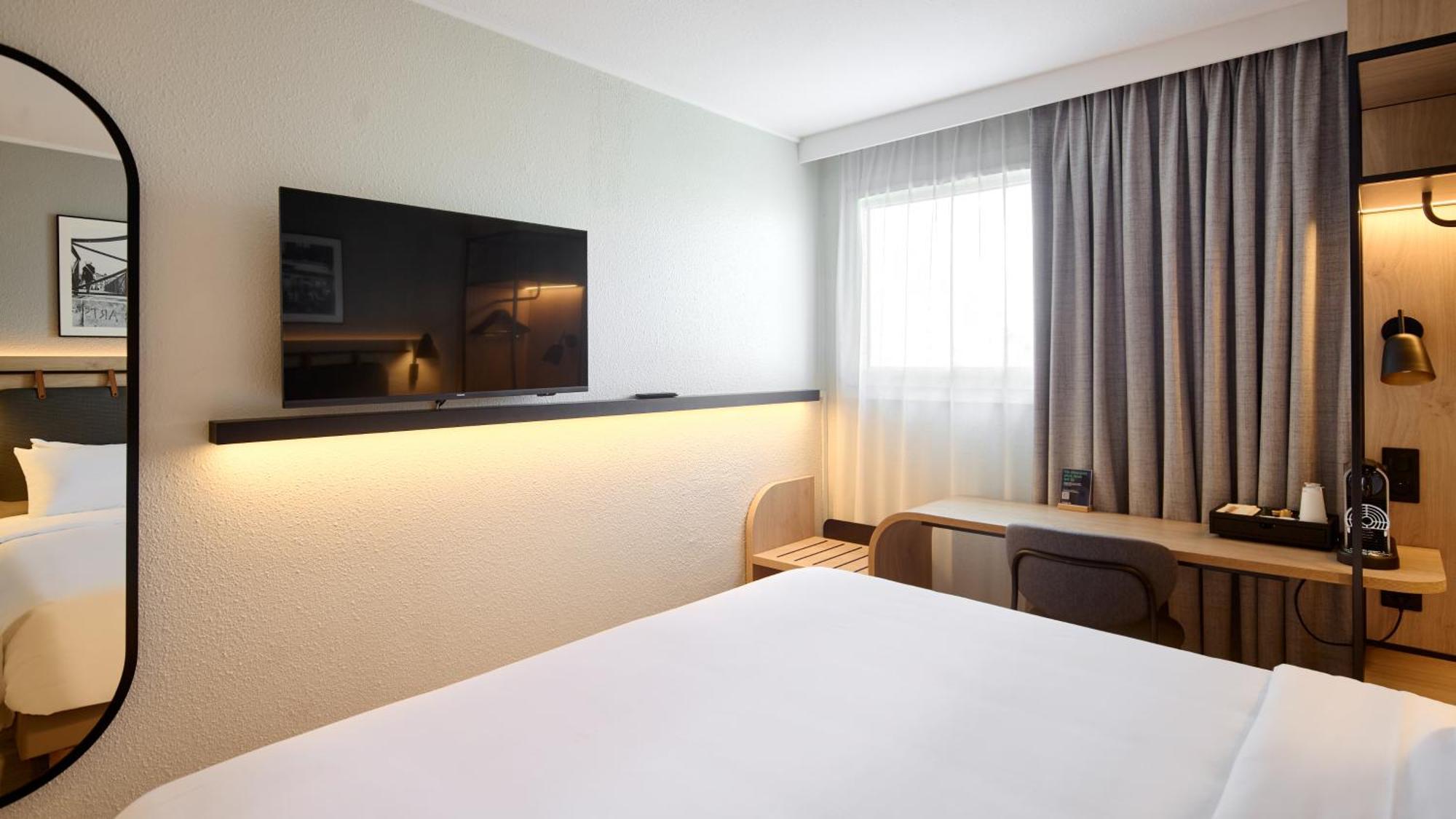 Superior Room 1 King Bed