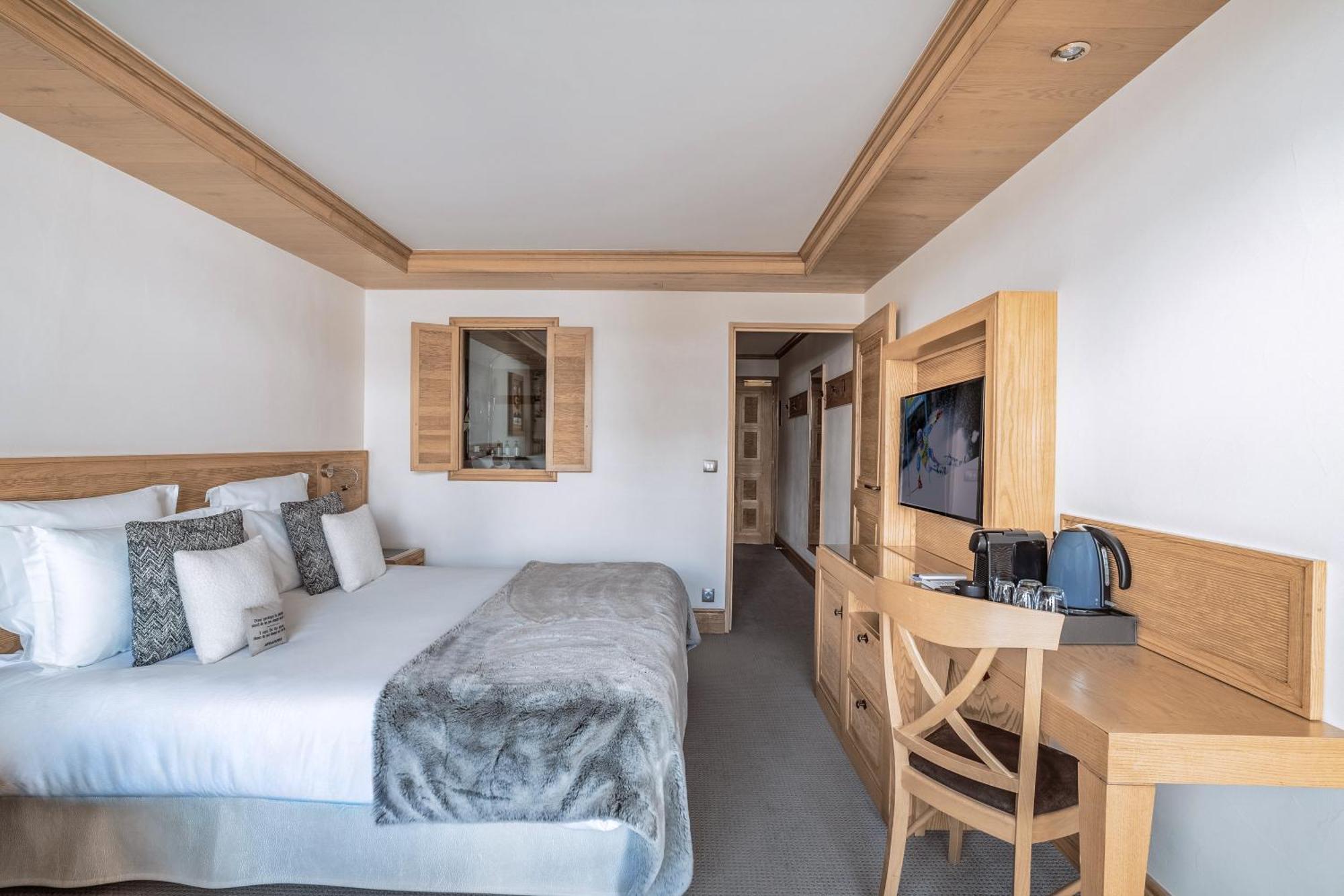 Room Saulire Mountain view