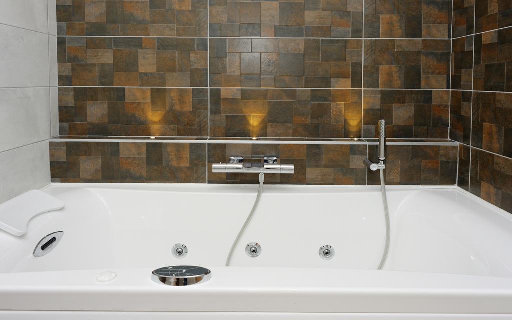 Double Room Spa Bath