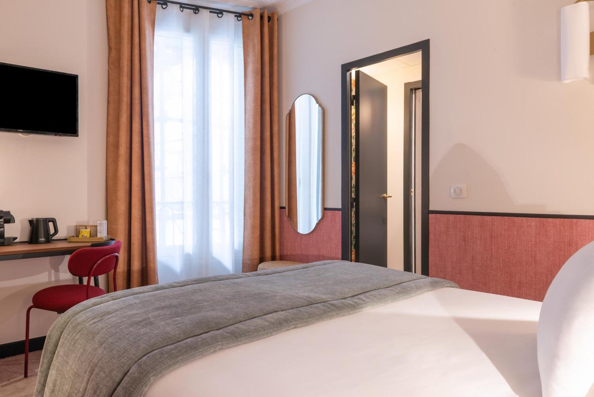 Deluxe Room Bathtub