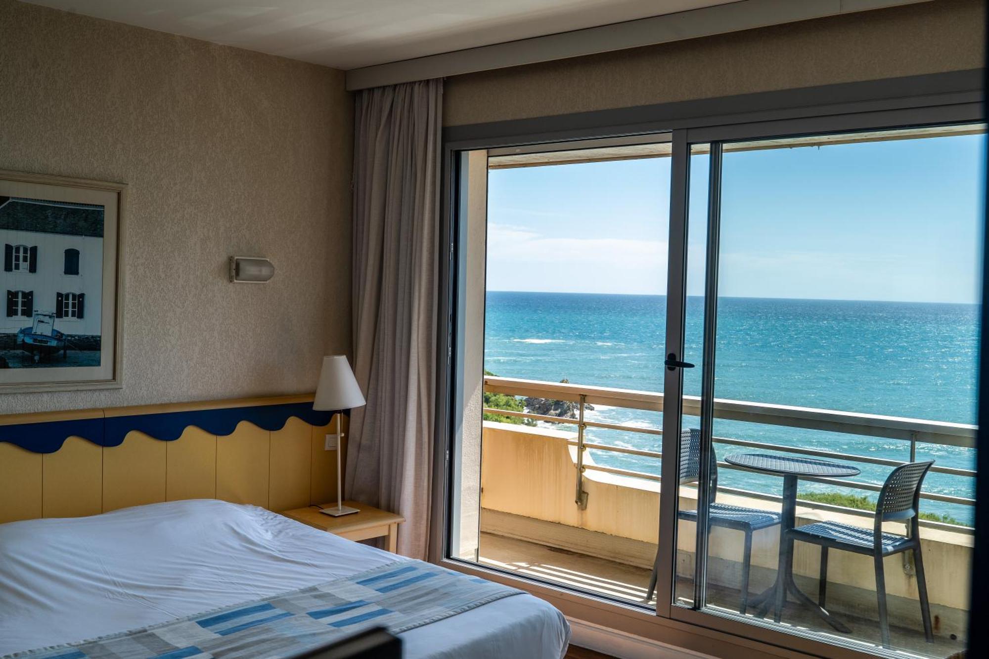 Essential Studio 2 or Panoramic ocean view