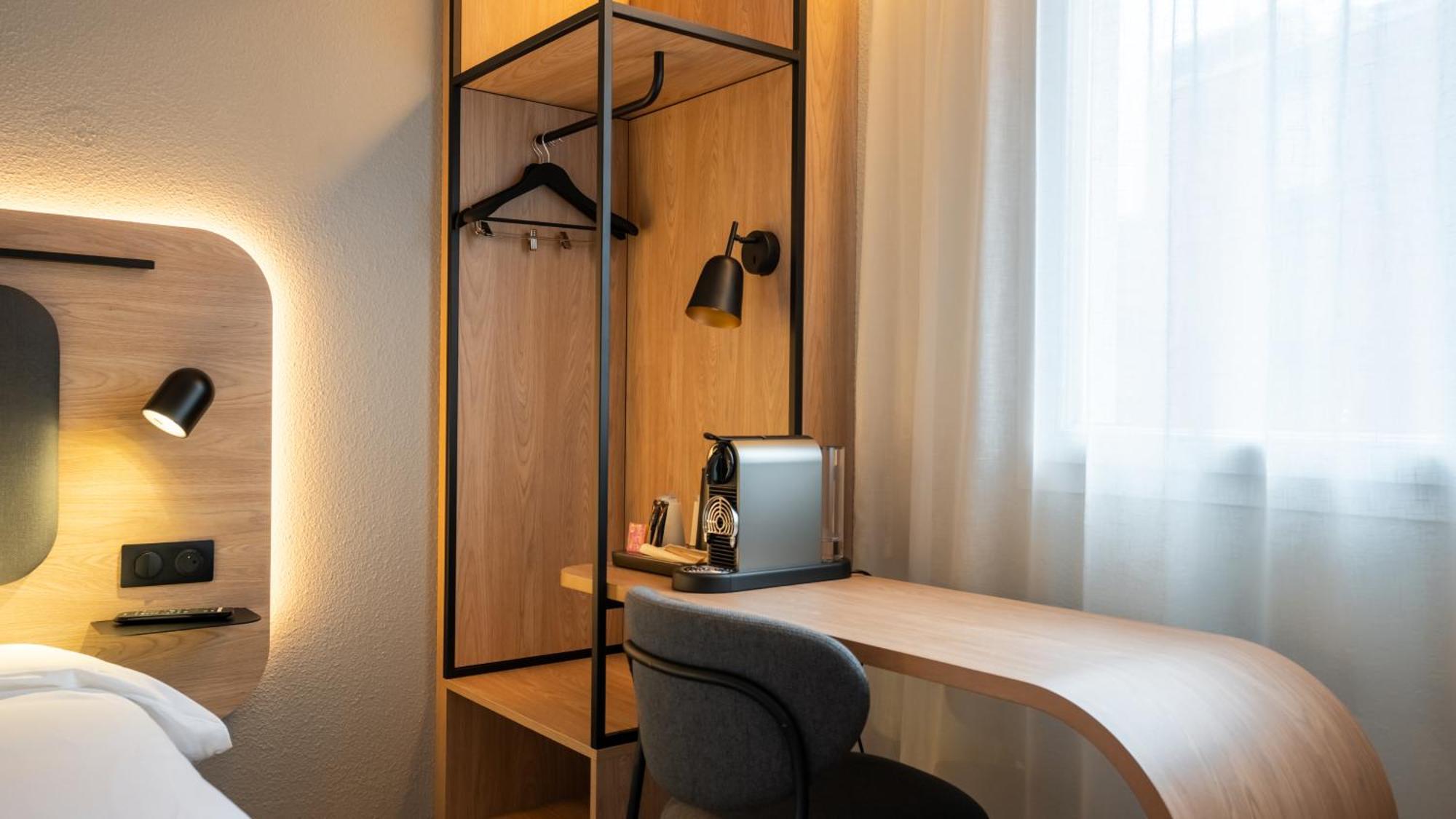 Superior Room 1 King Bed