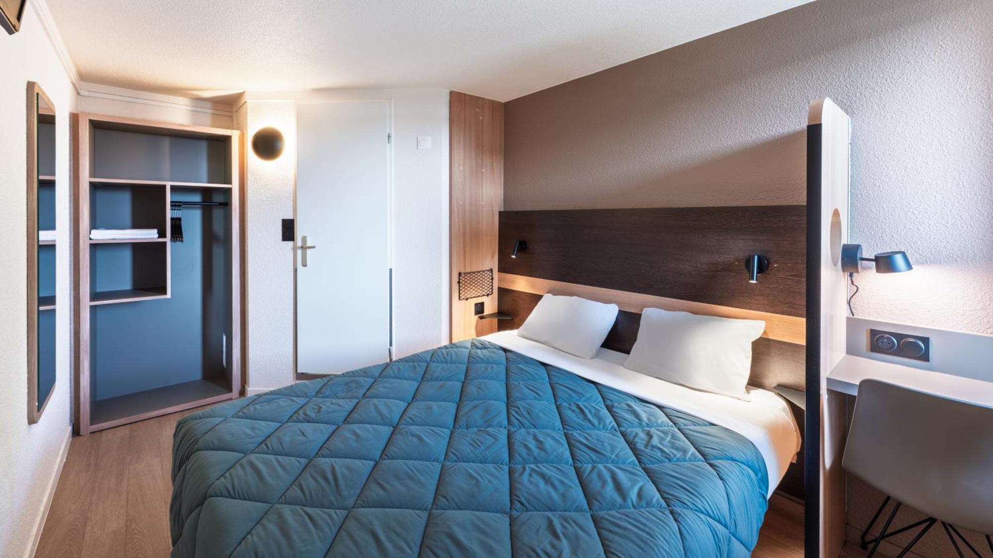 Standard Queen Room