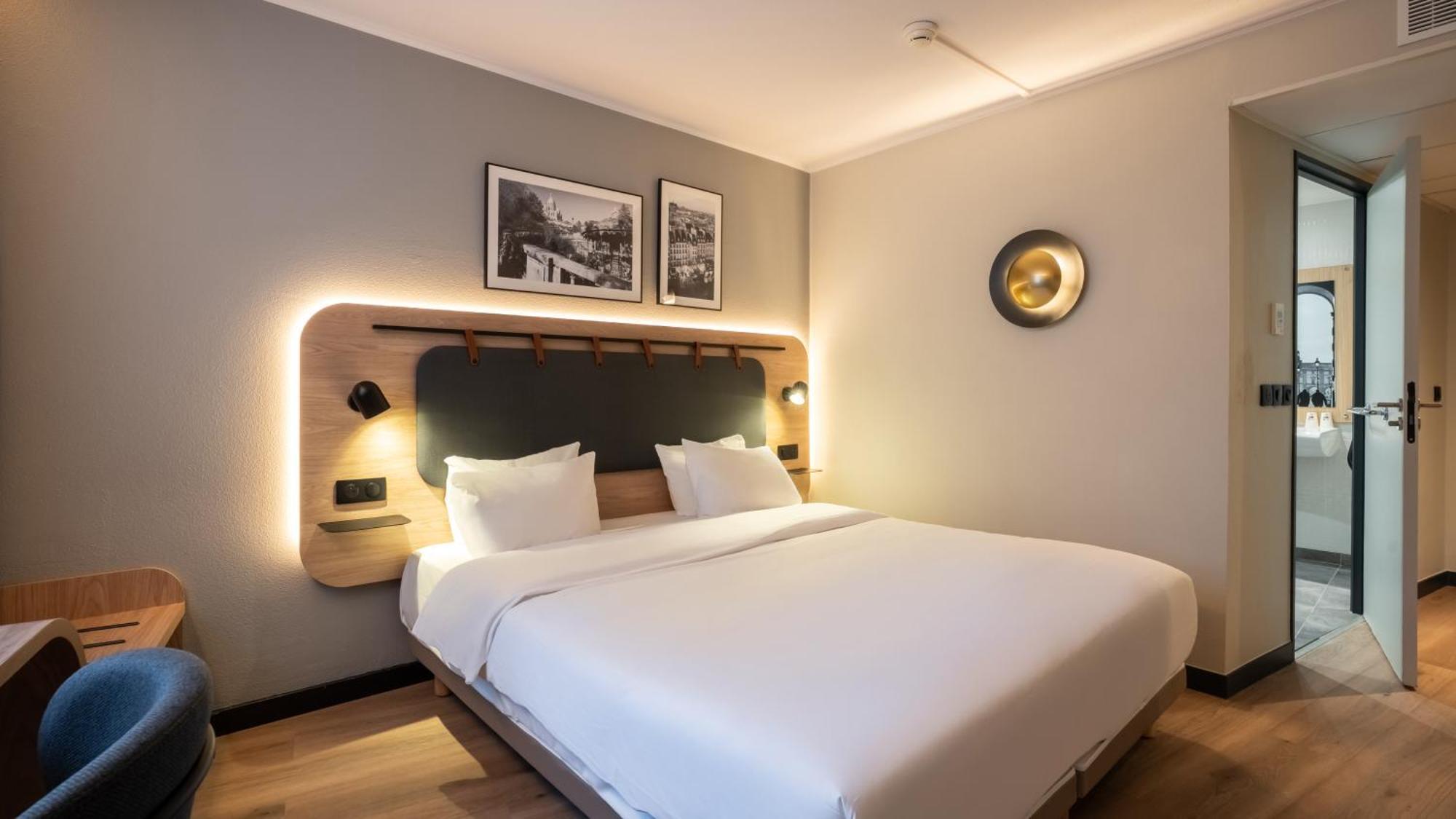 Superior Room 1 King Bed