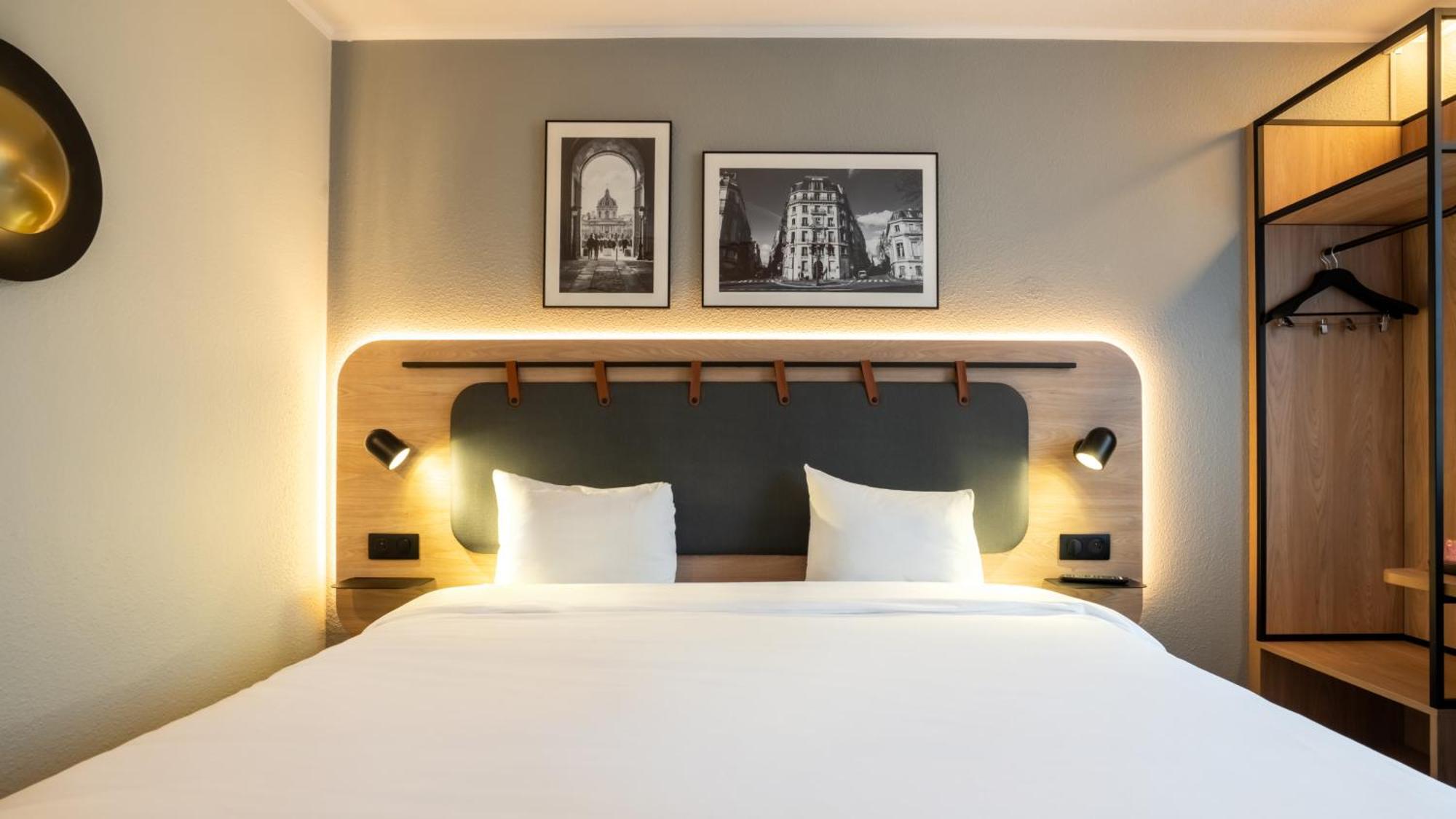 Standard Room 1 Queen Bed