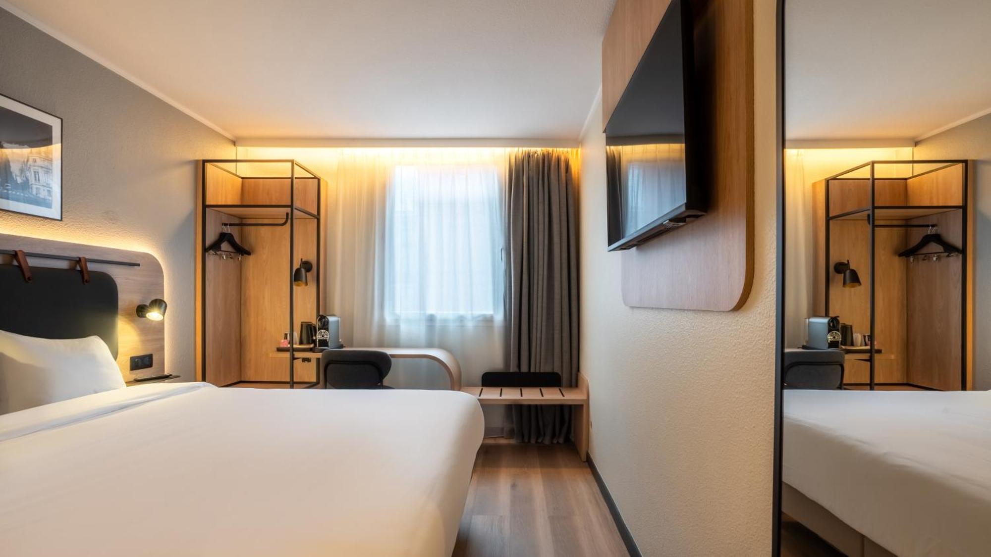 Superior Room 1 King Bed