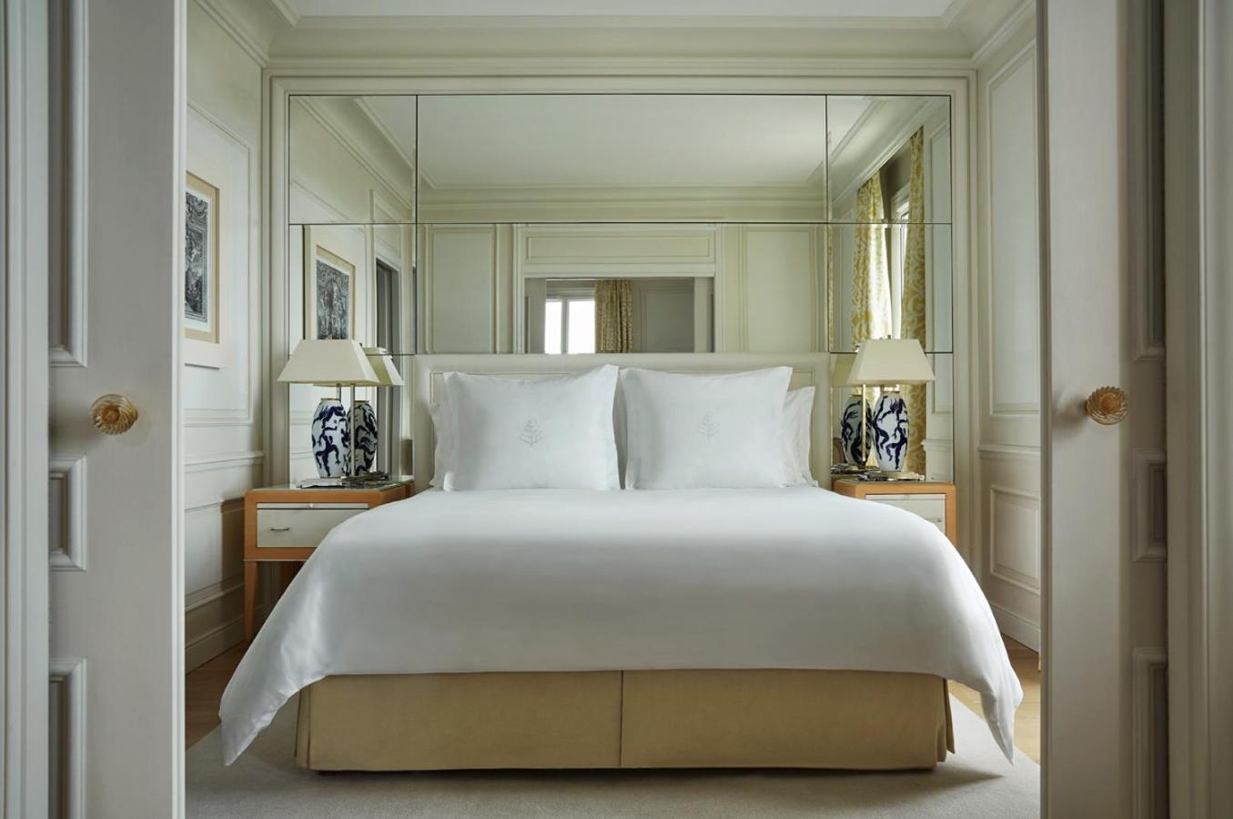 Palace Pinewood Suite King