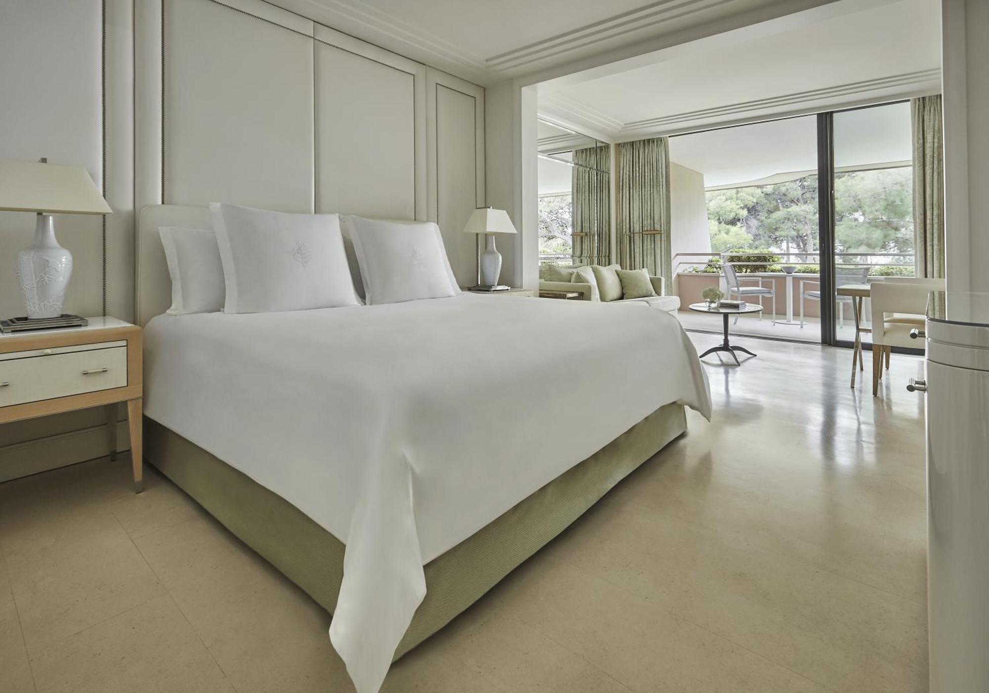 Deluxe Terrace Room King bed