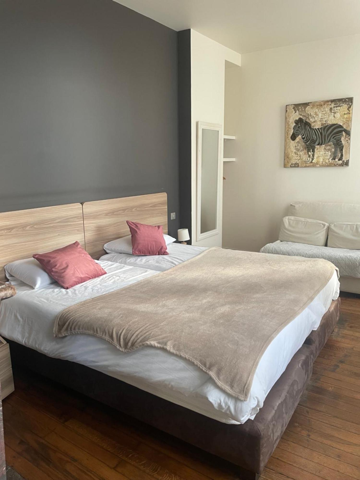 Standard Twin Room Sofa