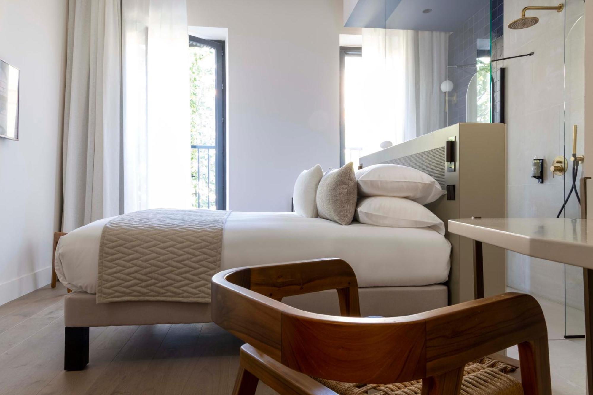 Premium Queen Room