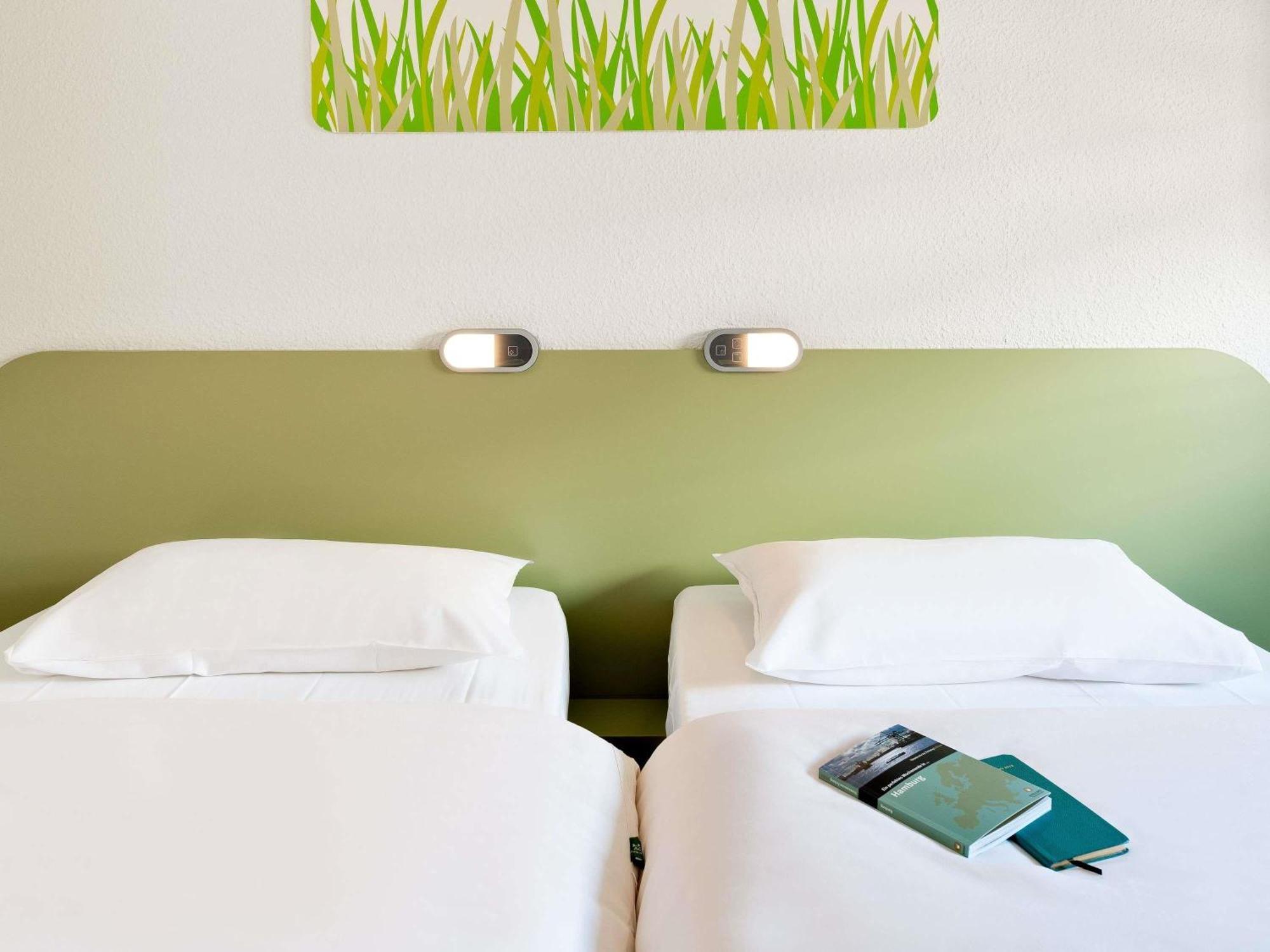 Classic Room Two Single Beds Garden View