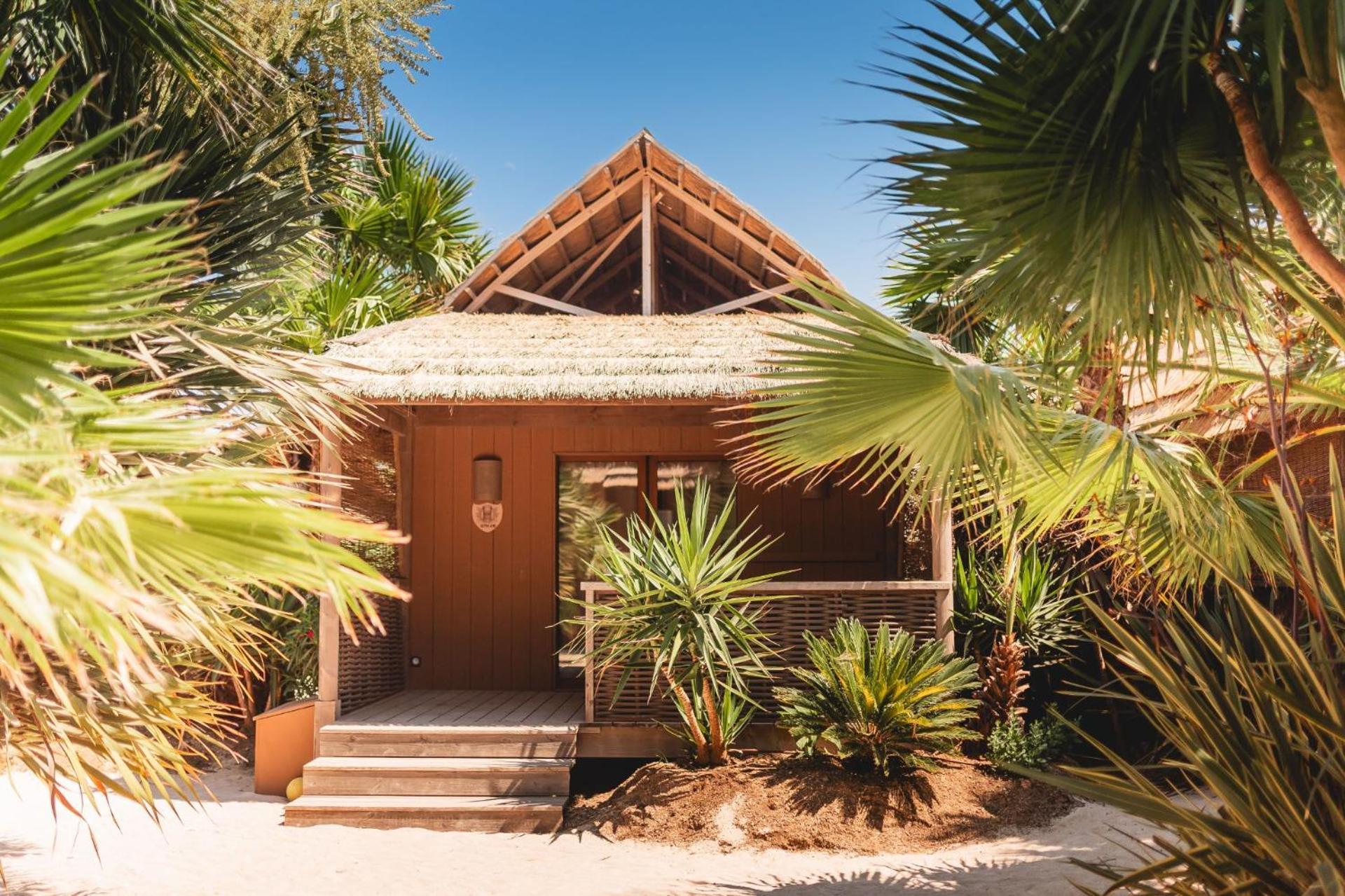 Premium Garden Tiki hutte-one bedroom sofa bed
