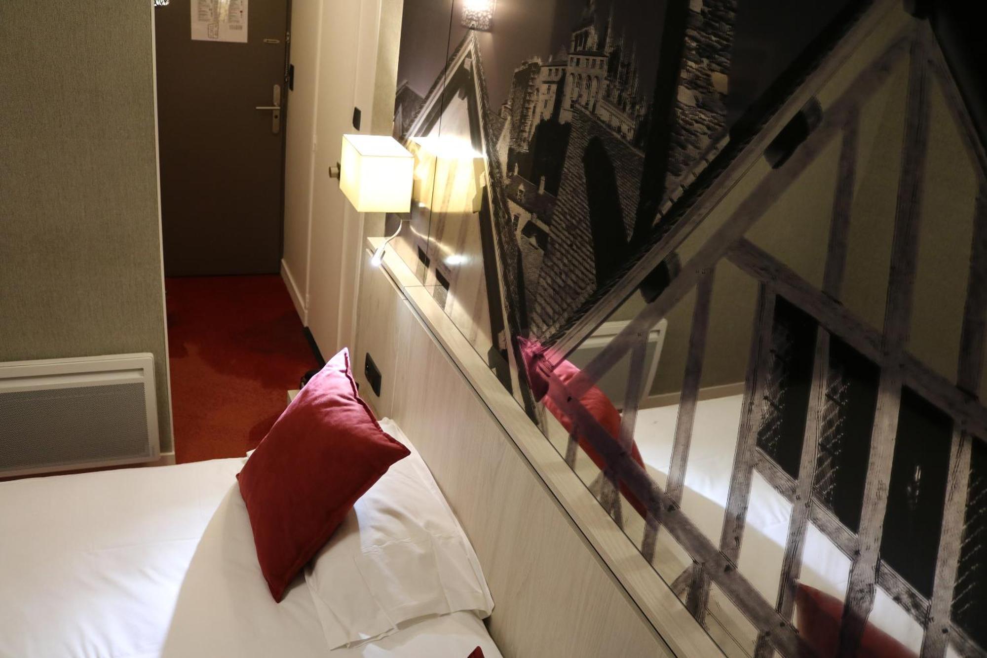 Double or Twin Room views of Mont-Saint-Michel Bay Main Building