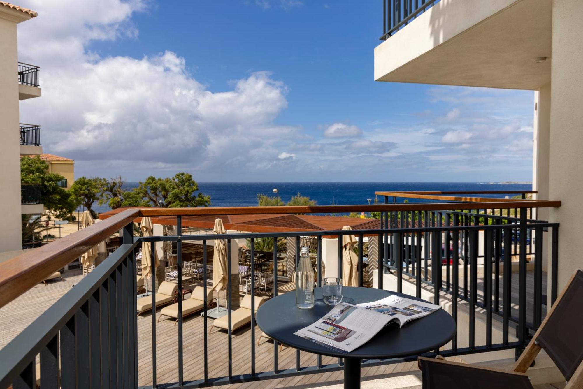 Superior Double or Twin Suite Sea Pool View