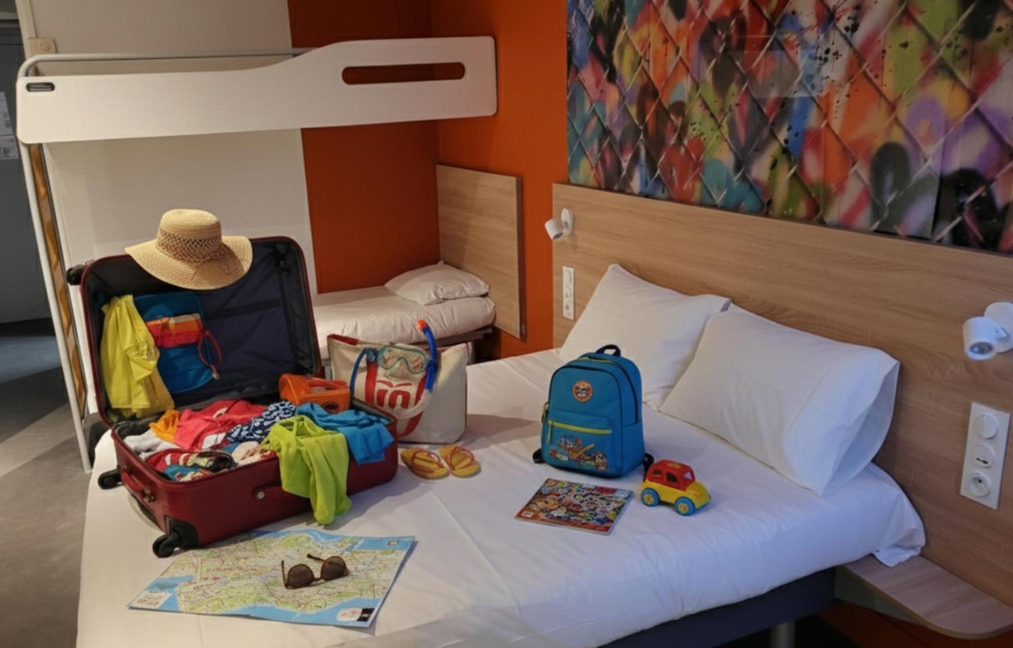 1 Double Bed 2 Single Beds