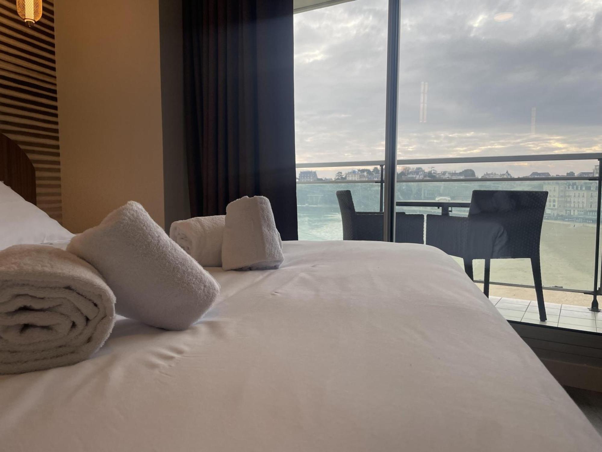 Comfort Queen Room Balcony Water Front Non-Smoking