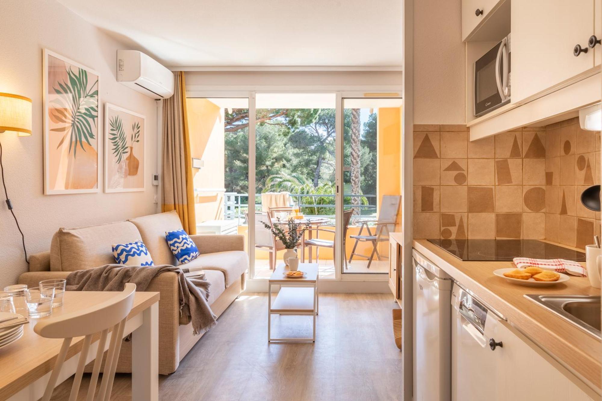 Superior Studio Sleeping Alcove Air Conditioning Terrace or Balcony Garden View