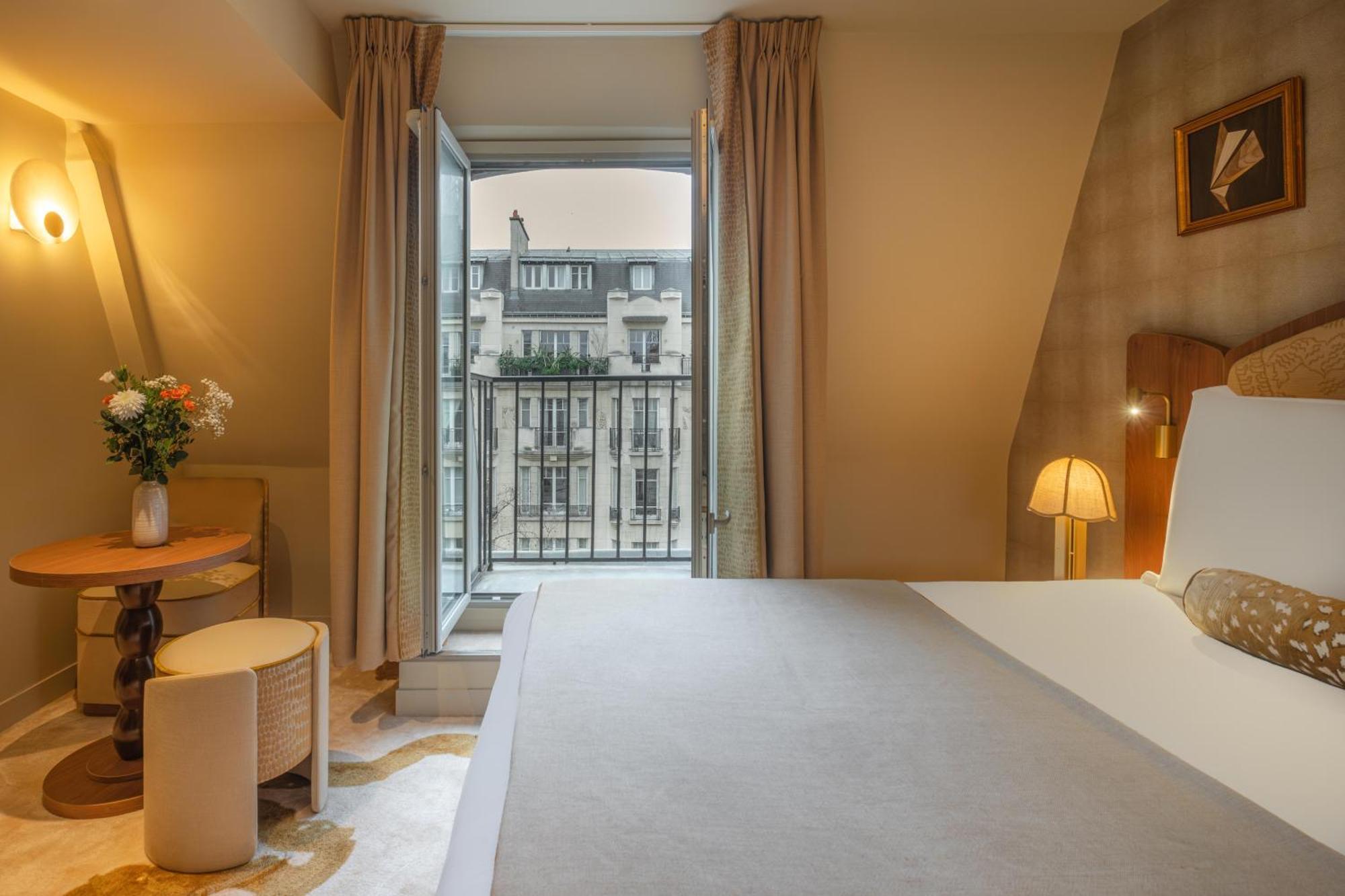 Classic Double Room Eiffel Tower View
