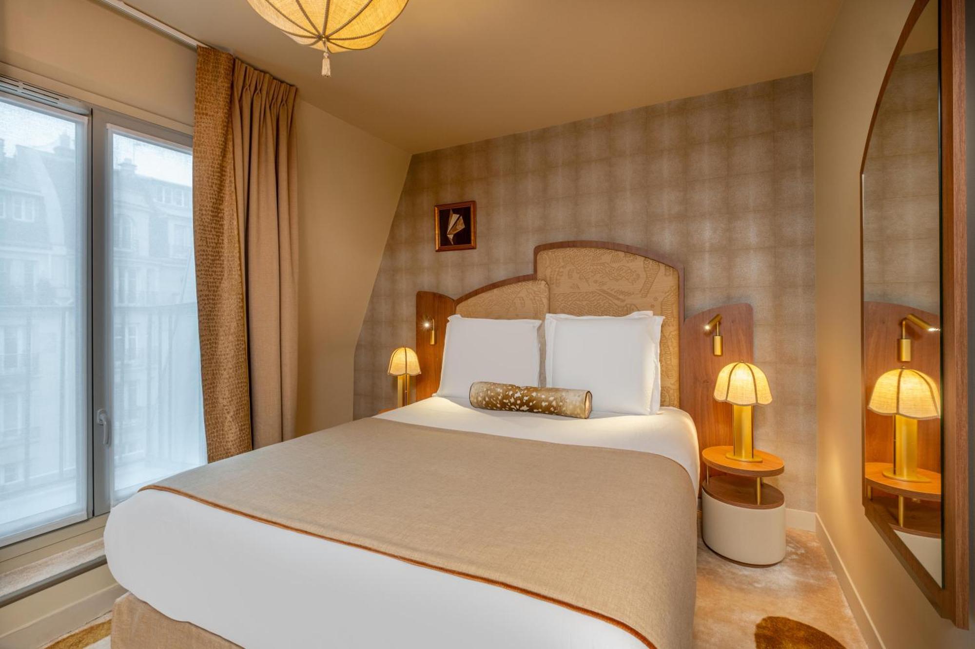 Classic Double Room Eiffel Tower View
