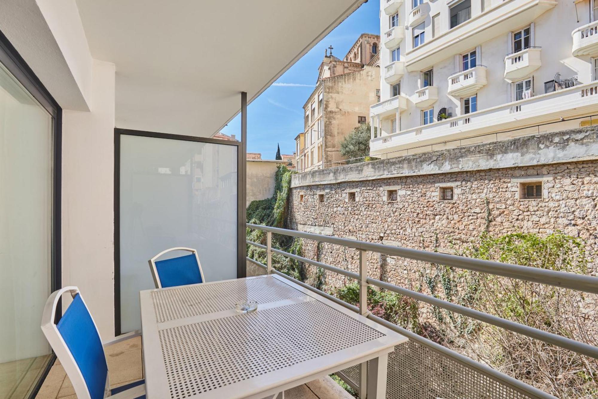Studio Balcony