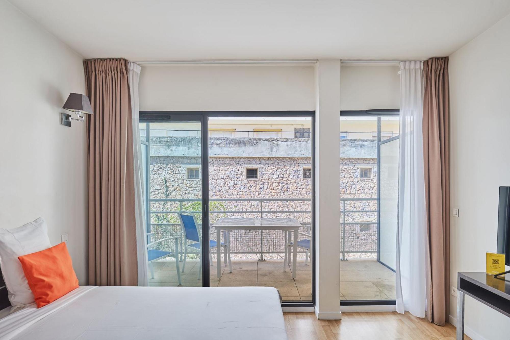 Studio Balcony