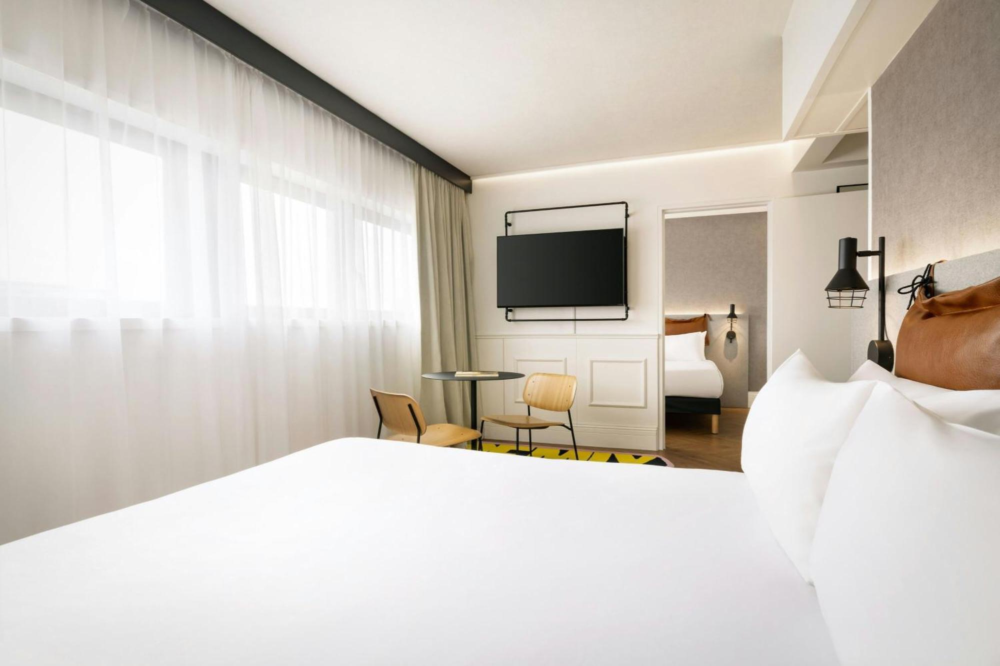 Moxy Family Room