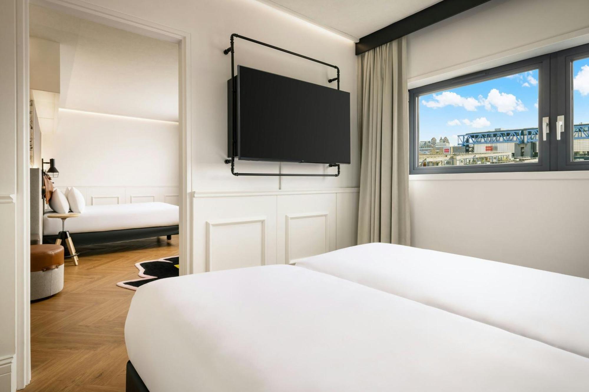 Moxy Family Room