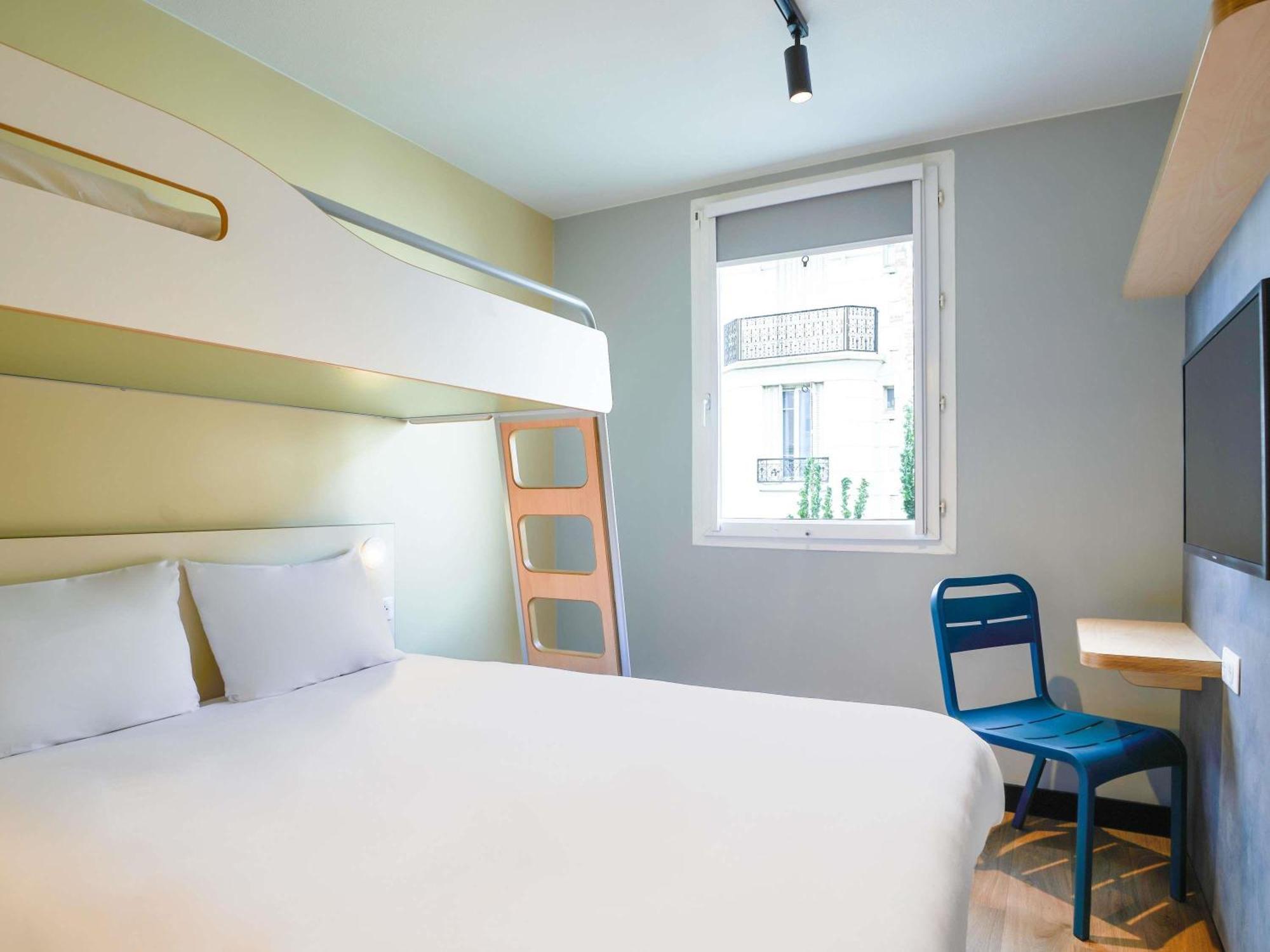 Room One Queen Bed One Bunk Bed