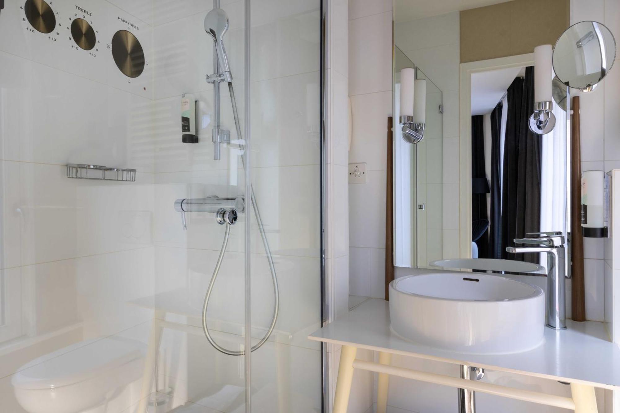Two Connecting Double Rooms