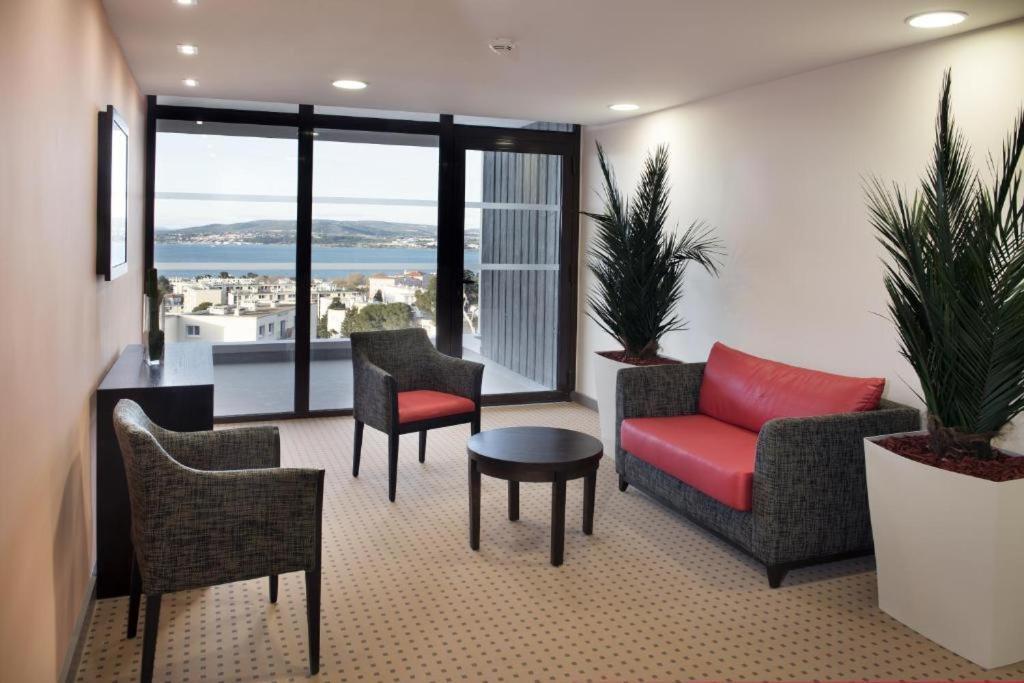 One-Bedroom Standard Apartment