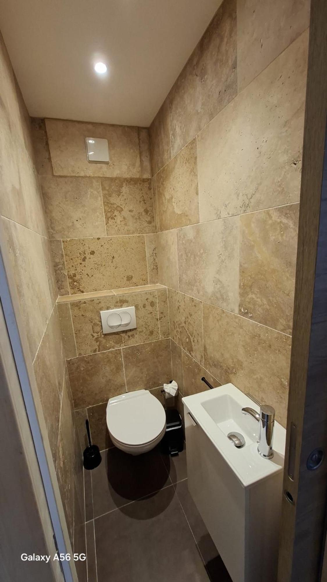 PATRICIA 1 CHAMBRE PRIVEE AVEC SDB WC EN COMMUN 97 QUAI COMPARETTI