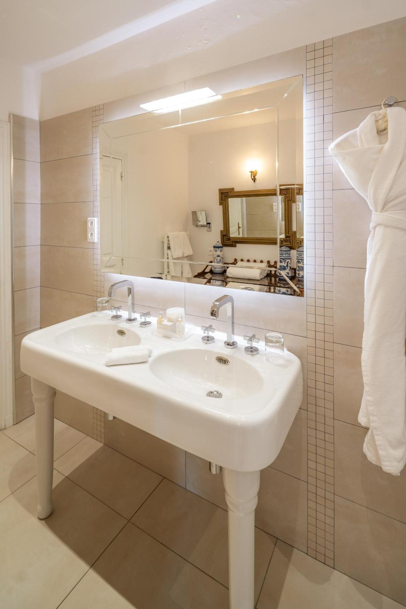 Double or Twin Room Garden View