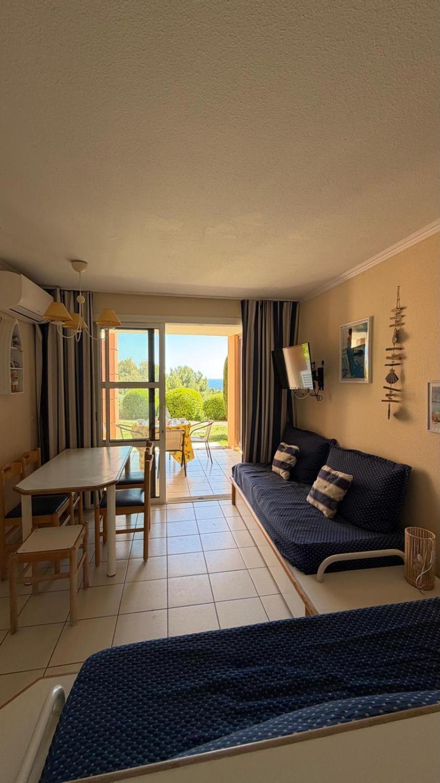 One-Bedroom Apartment Sea View