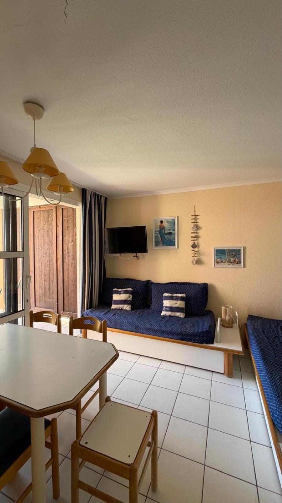 One-Bedroom Apartment Sea View