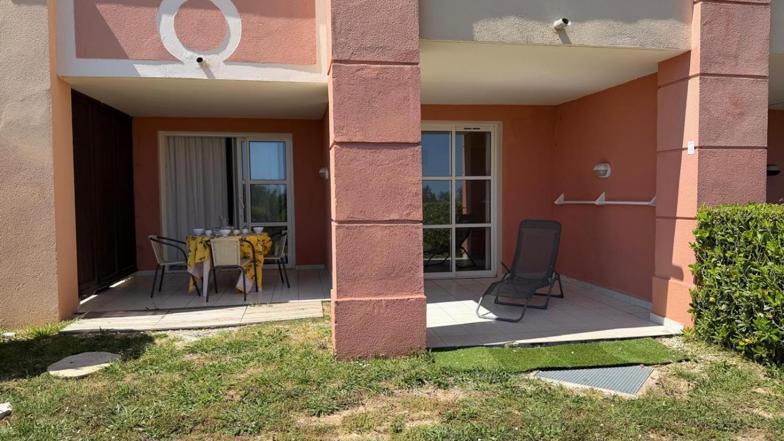 One-Bedroom Apartment Sea View