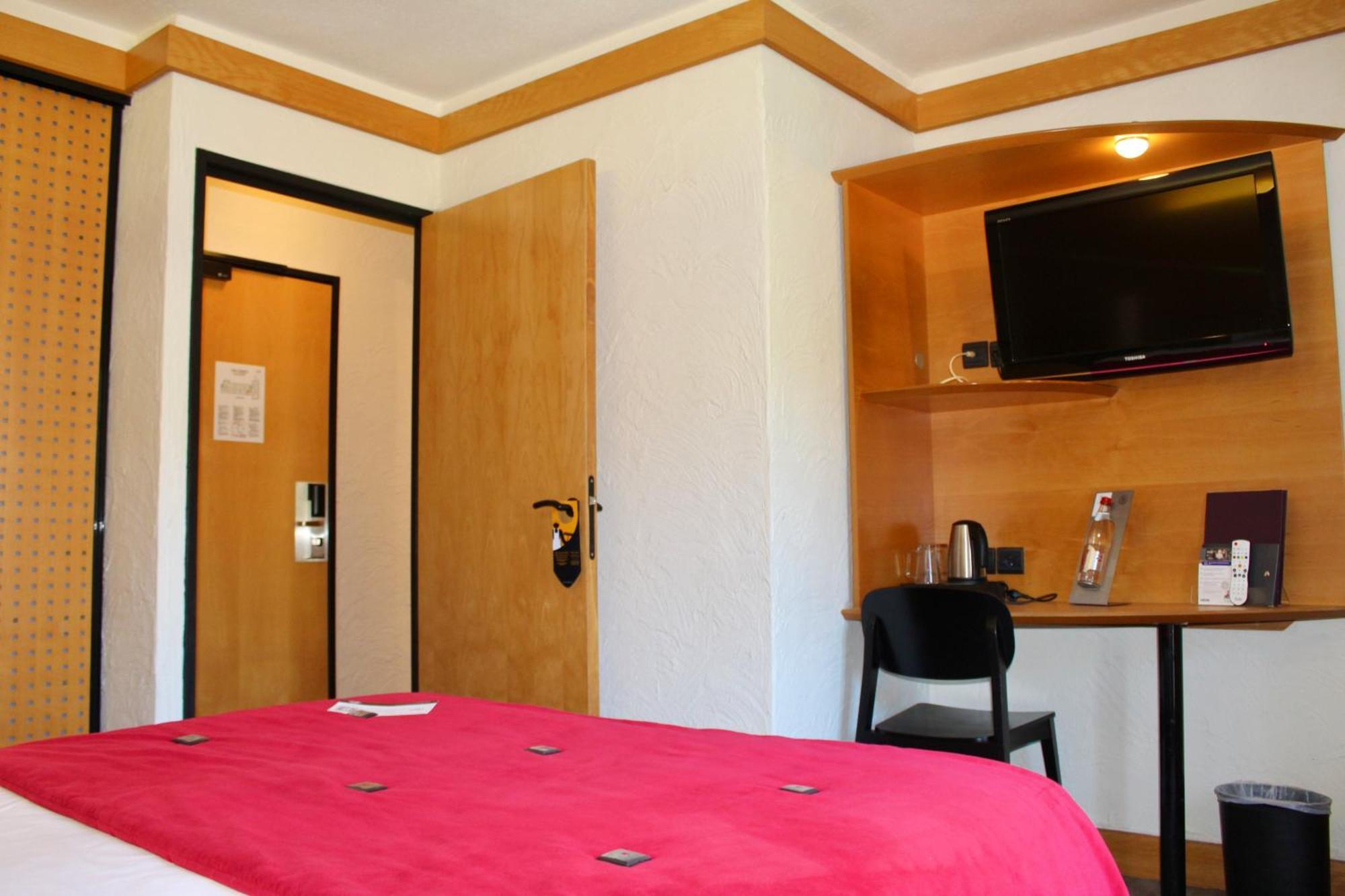 Classic Double Room double bed